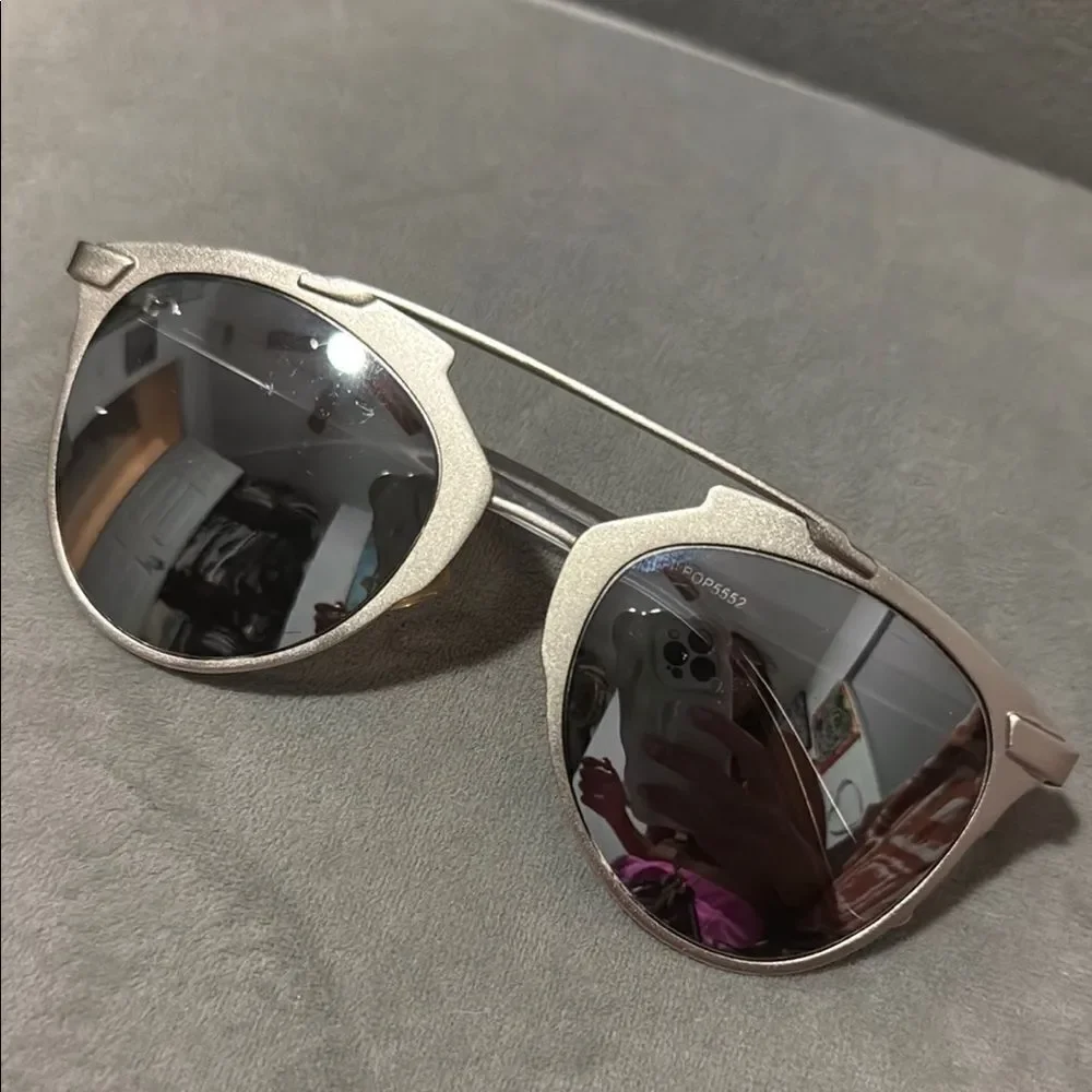 Stylish Metallic Sunglasses EXCELLENT CONDITION Dark Frames Womens Glasses